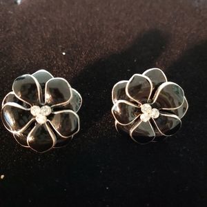 BLACK FAUX ONYX CRYSTAL STUDE PIERCE EARRINGS